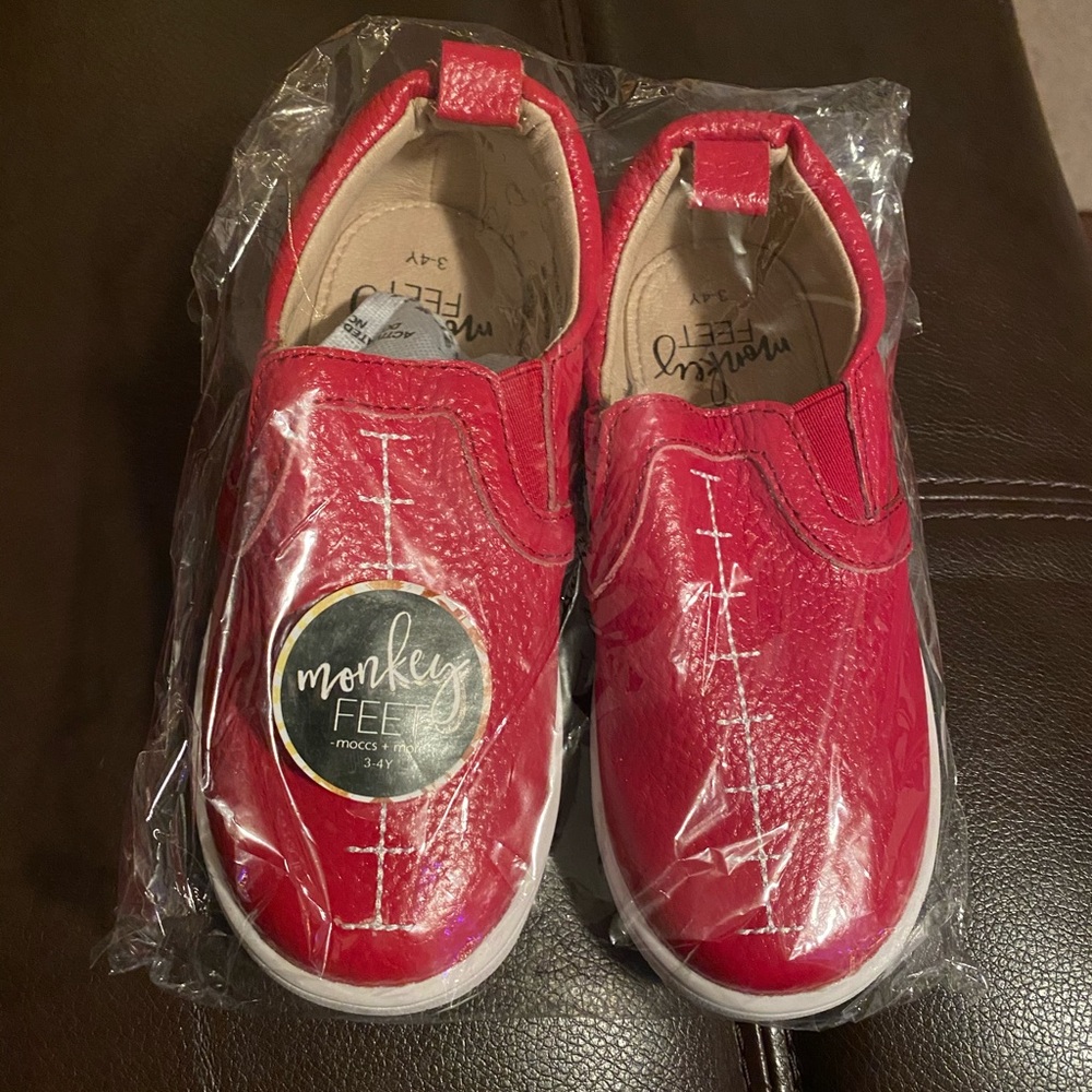 Monkey feet